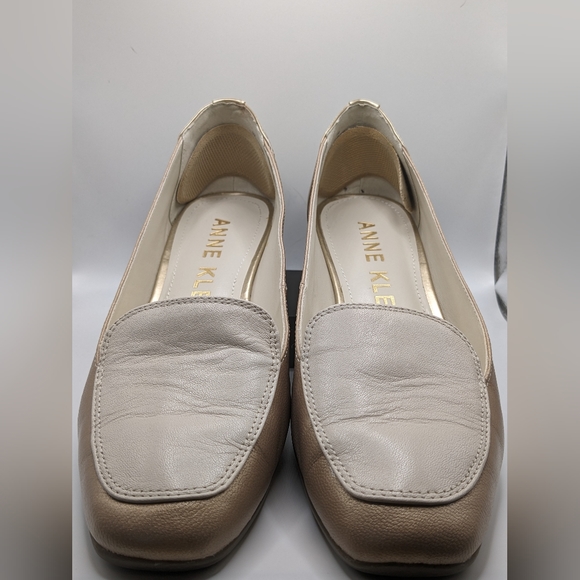 Anne Klein Daneen cream and two-tone gold Leather Loafer Shoe Low Heel Sz 9 - Picture 6 of 7